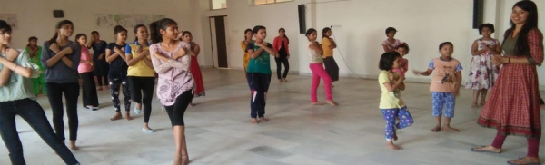 जैन विश्वभारती संस्थान (मान्य विश्वविद्यालय) के समर प्रोग्रामों में : नृत्य, कंप्यूटर, योग, स्पोकन इंगलिश आदि का प्रशिक्षण