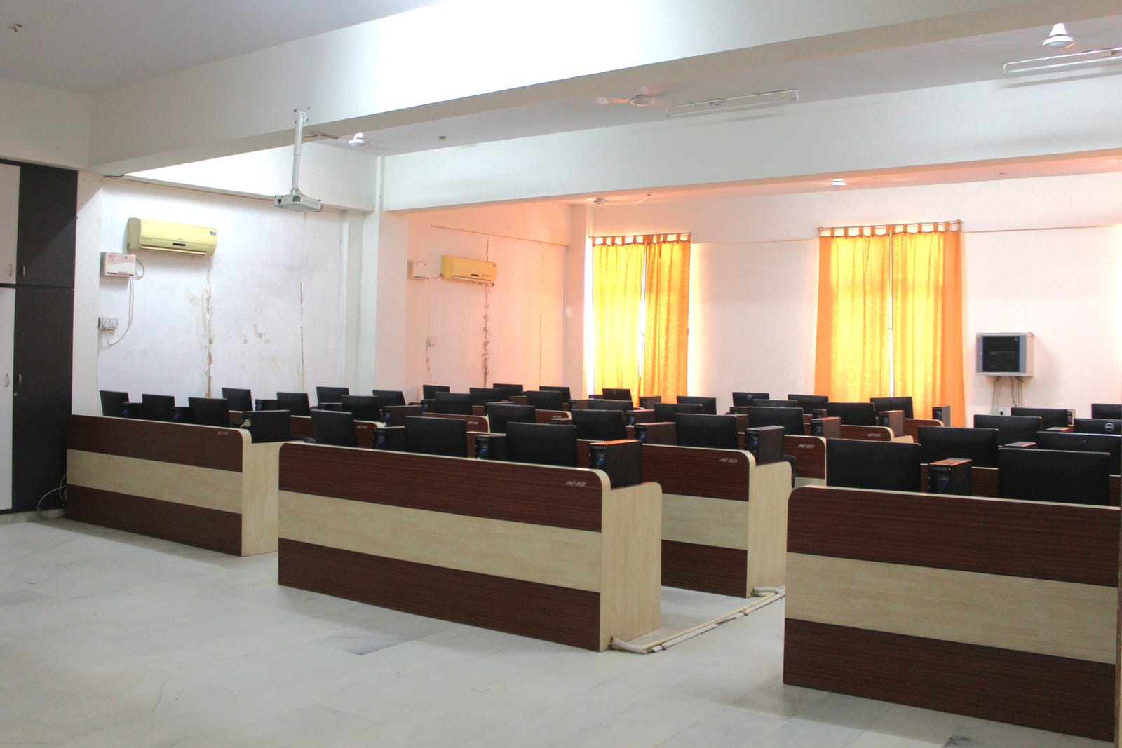 Computer Center &mdash; Computer Lab