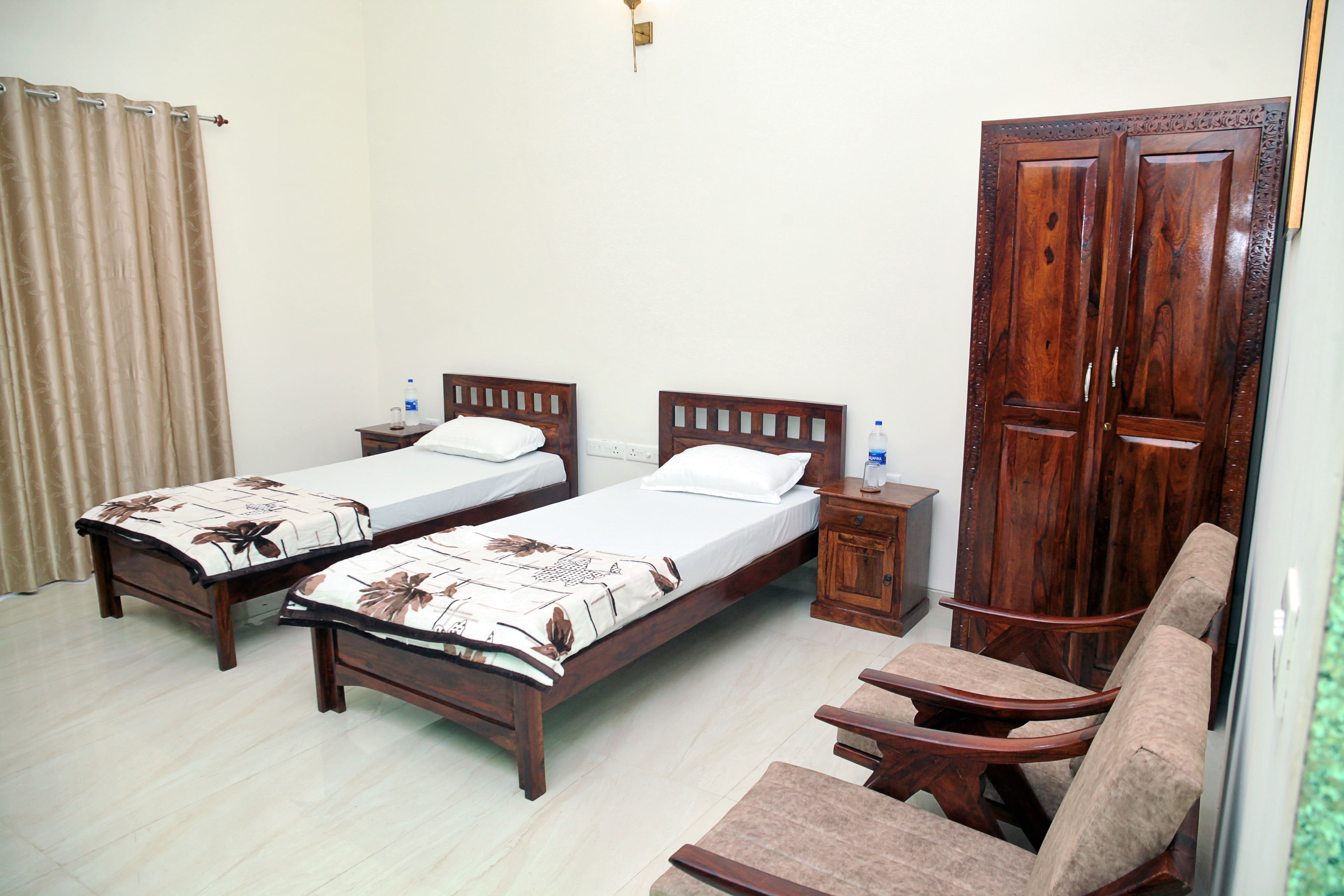 Guest House &mdash; Hall